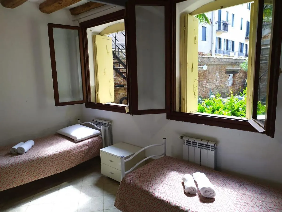 Apartment Canal View Venice